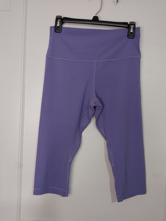 lululemon athletica Pants - lululemon athletica Women"s Lavender Capri Leggings
